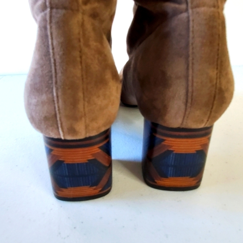 Olivia Miller Unbreak My Heart Boots Size 9 Chunky Heel Pull-on Sueded Bootie - Picture 2 of 13